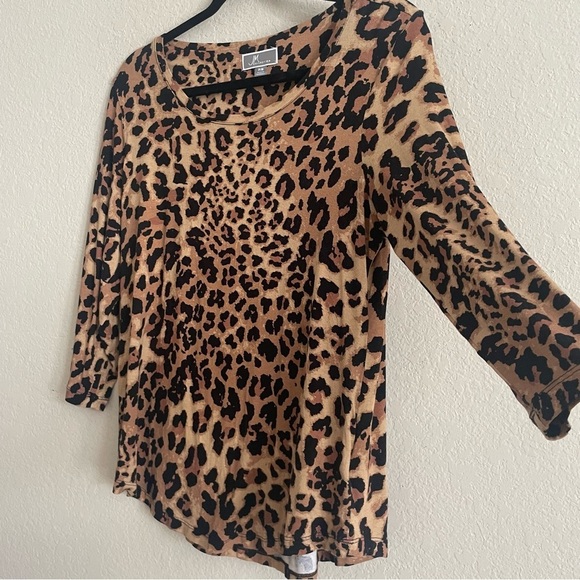 JM collection Leopard Print Women's Top petite M soft stretch casual 3/4 sleeve - Picture 2 of 6